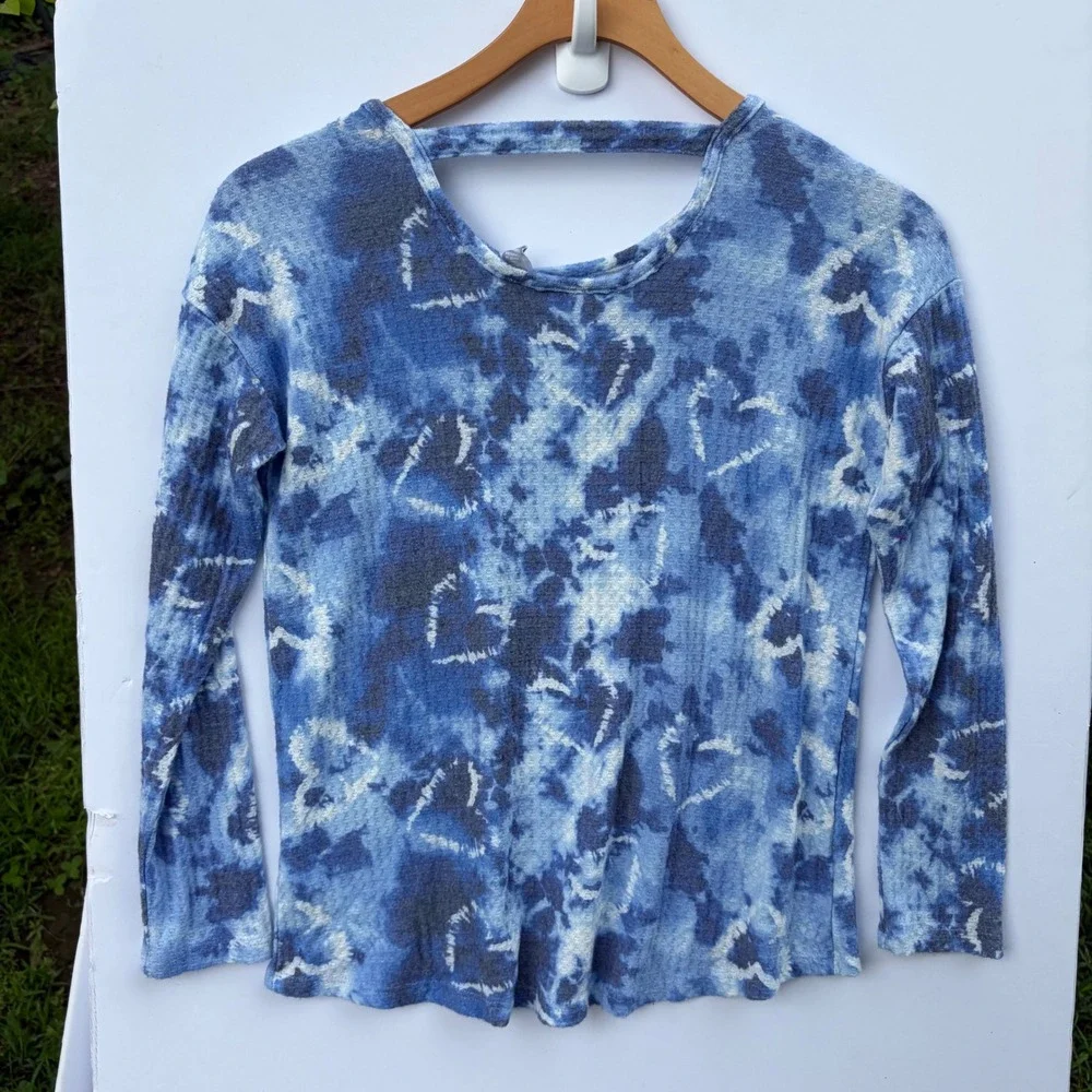 The Childrens Place Girls Blue Tie Dye Heart Waffle Knit Top Cut Out Back M 7/8‎